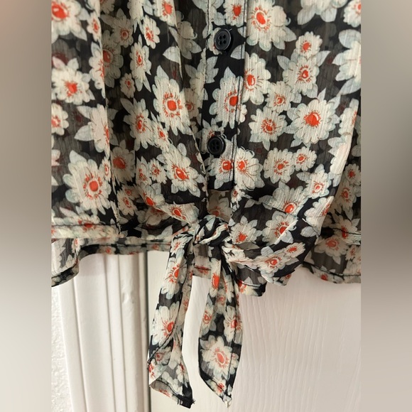 NWT Xhilaration Tie Front Floral Peasant Button Down Top. Size Medium. - Picture 4 of 11
